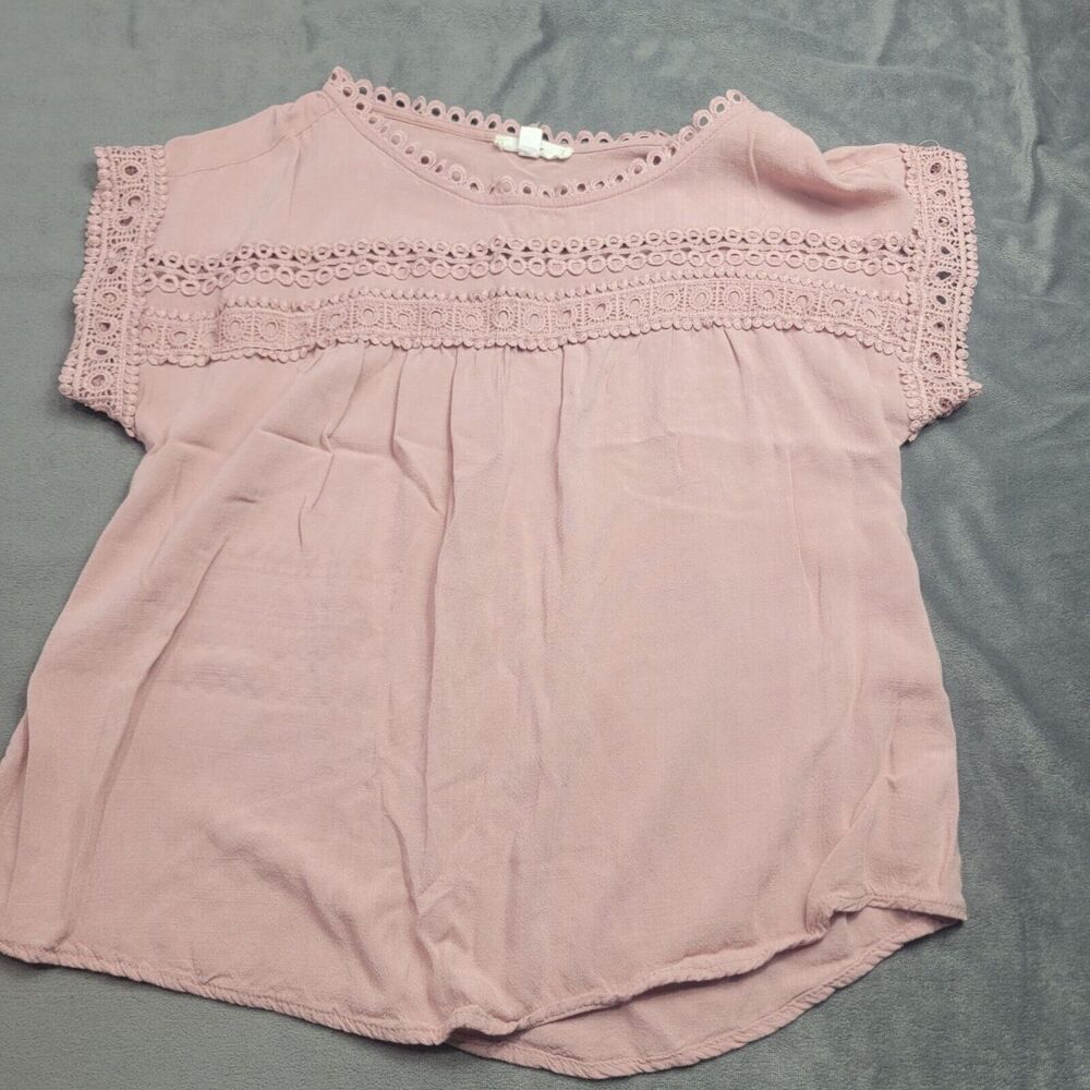 Pink Lace-Trimmed Short Sleeve Blouse With Button‎ Back By Mine